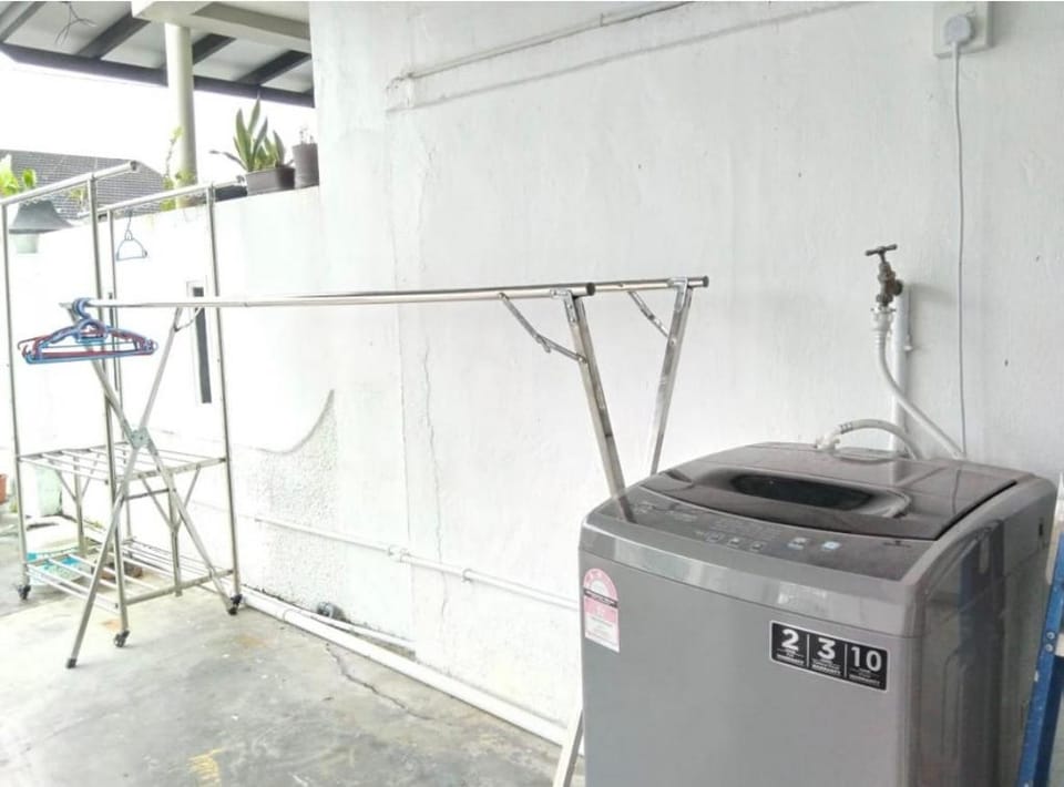 Taman Kota Kulai 89 4R12P near Aeon Kulai/Airport Vacation rental in Johor