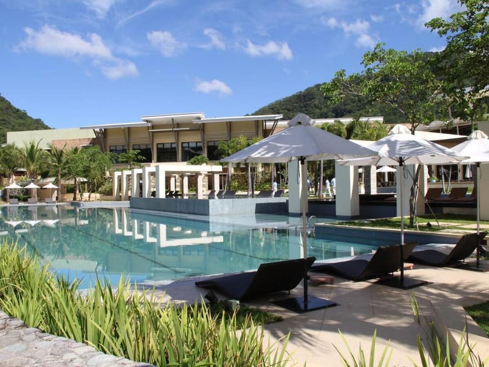 Deluxe family beach apartment at Pico de Loro Apartment in Nasugbu