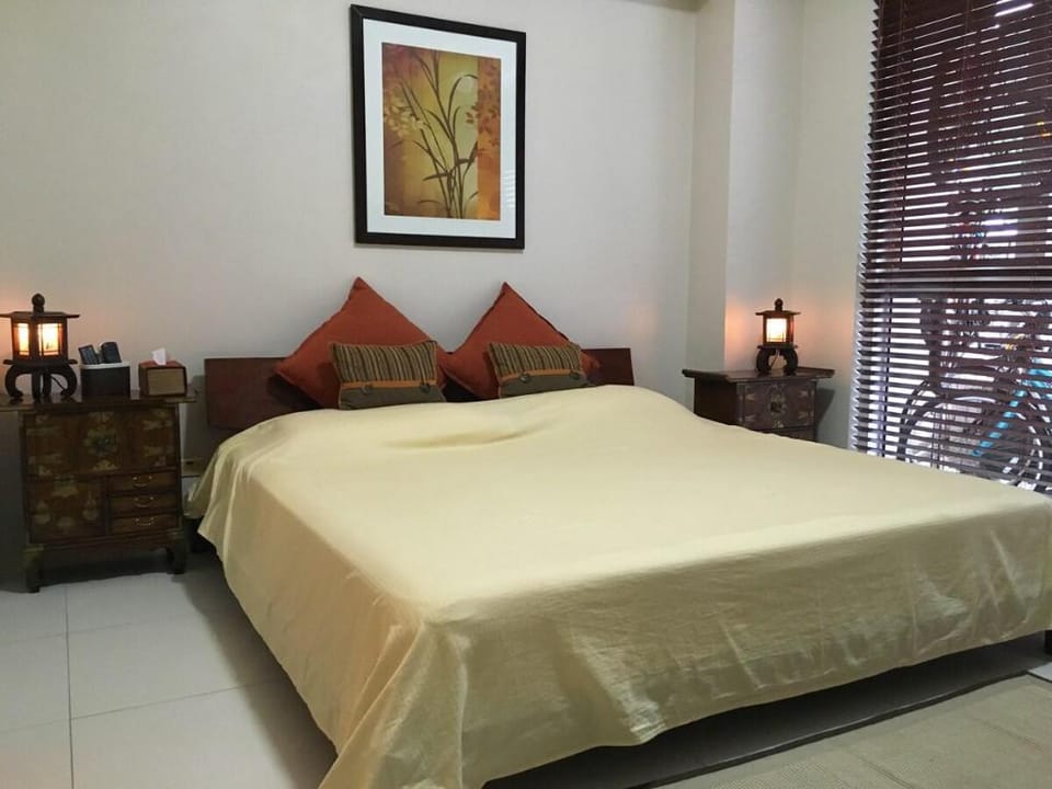 Deluxe family beach apartment at Pico de Loro Apartment in Nasugbu