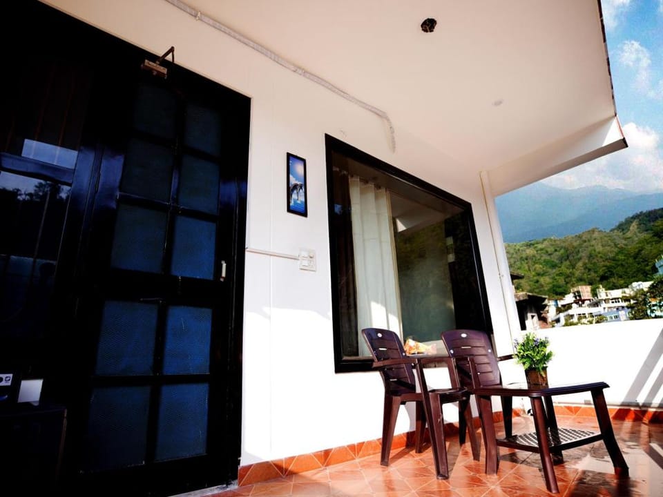 Yogvan Holiday's 1BHK Sunlit Apartment Tapovan Apartment in Rishikesh