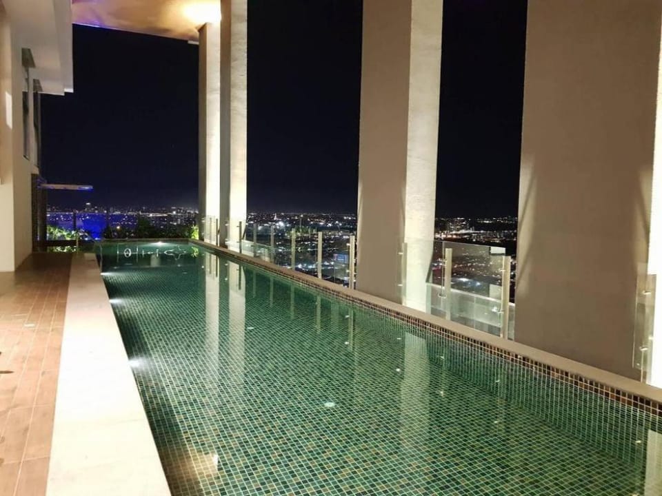 Living in thje skies @ Setia Sky 88 up to 6 pax Vacation rental in Johor Bahru