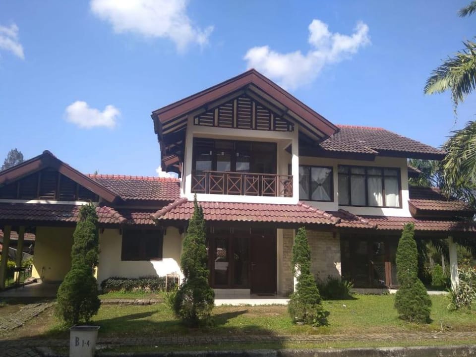Villa Green Hill Sibolangit Villa in Indonesia