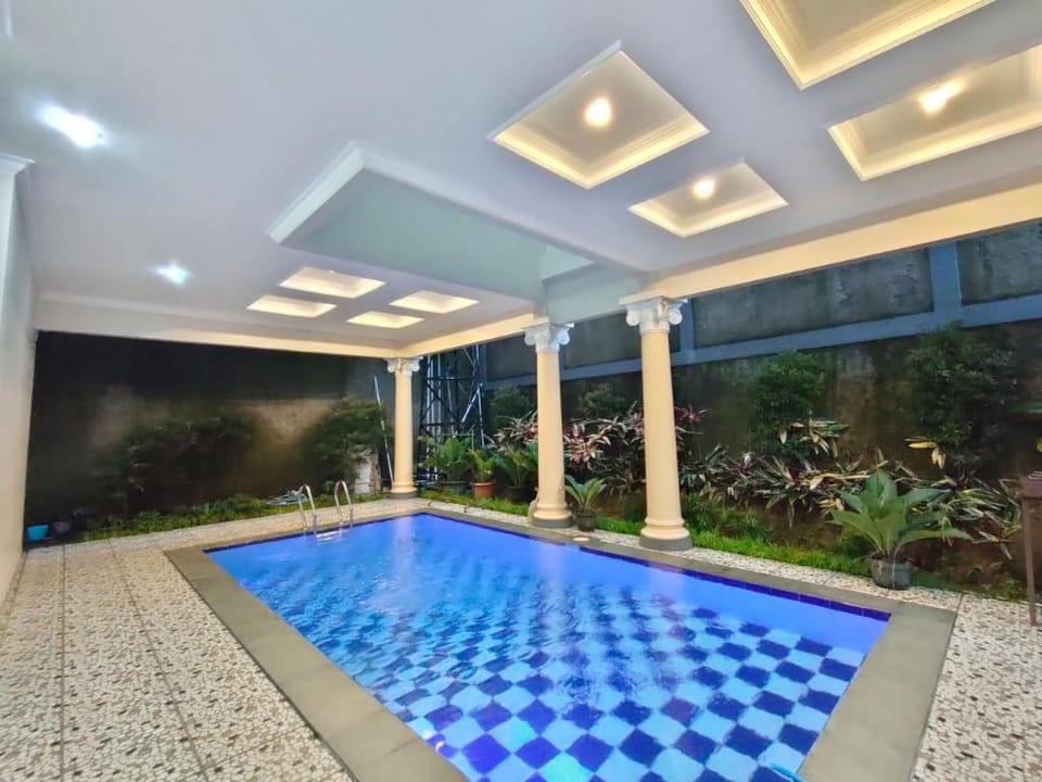 Villa modern bersih asri private pool Villa in Cisarua