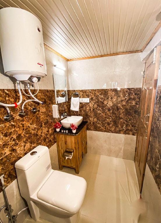 Private room . Cheog valley homestay  Vacation rental in Himachal Pradesh