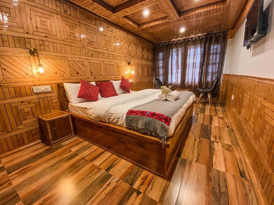 Private room . Cheog valley homestay  Vacation rental in Himachal Pradesh