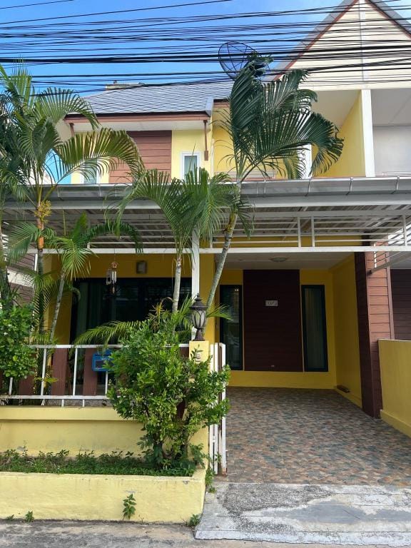 Yellow Cozy Townhouse Hua Hin  Vacation rental in Nong Kae