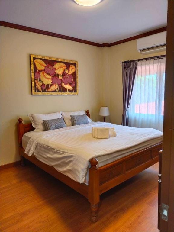 Yellow Cozy Townhouse Hua Hin  Vacation rental in Nong Kae