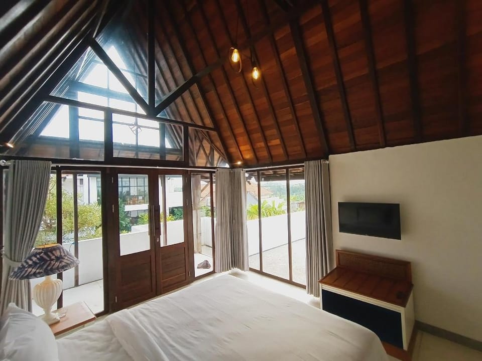 TEN MIN BEACH 4 BR Private at Mimi D. Finns Canggu Villa in North Kuta