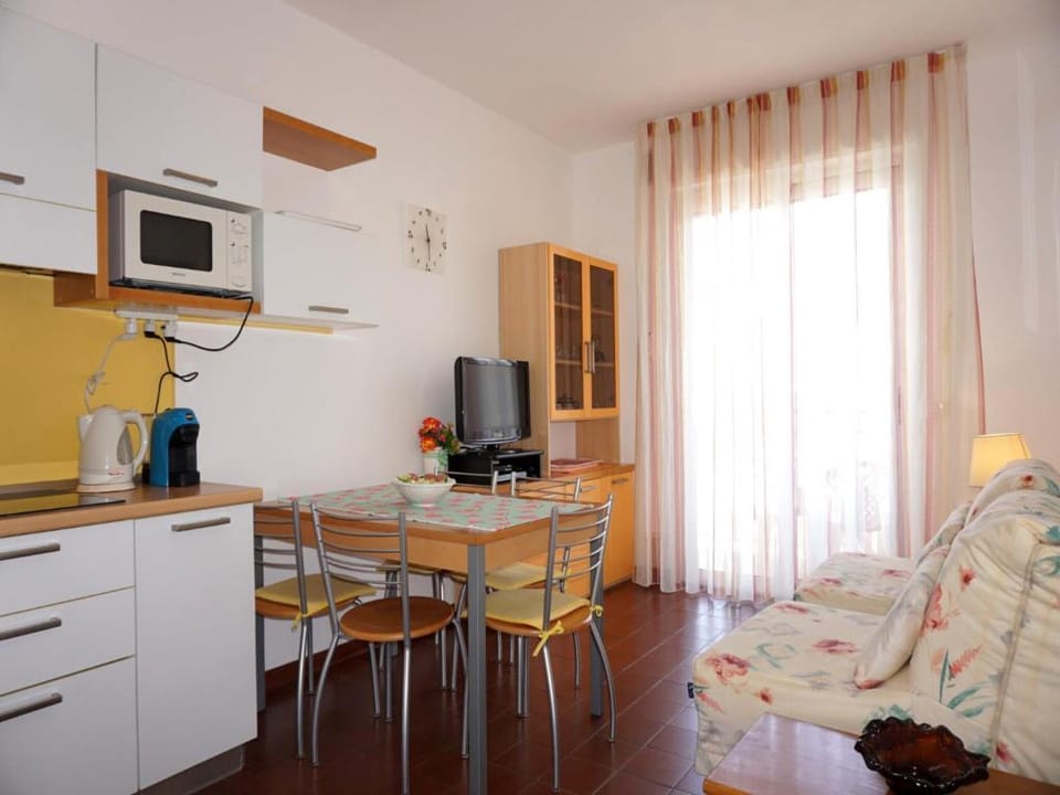 Cozy apartment with two terraces with sea view Apartment in Porto Santa Margherita