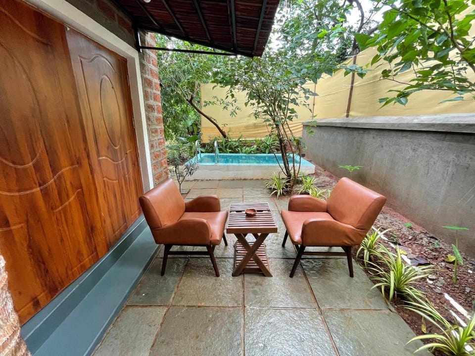 Cheerful 3-bedroom villa with Private Plunge Pool Villa in Candolim