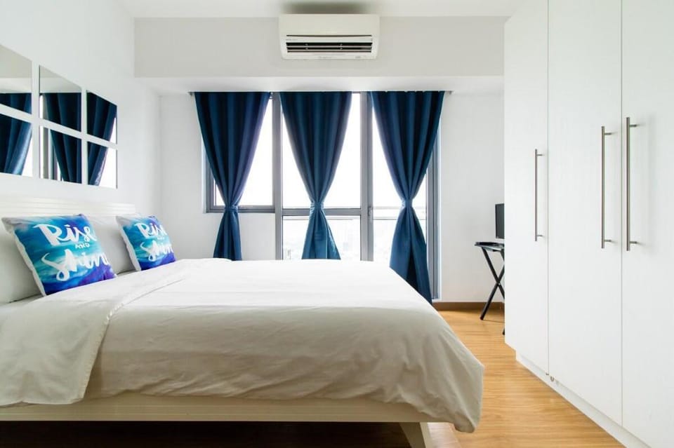 PROMO!! Waterfront View  @ Acqua w/ Hi-Speed Wifi Apartment in Mandaluyong