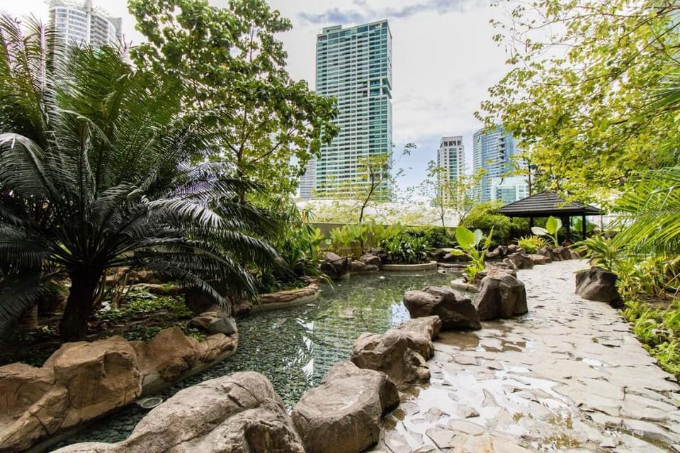 PROMO!! Waterfront View  @ Acqua w/ Hi-Speed Wifi Apartment in Mandaluyong