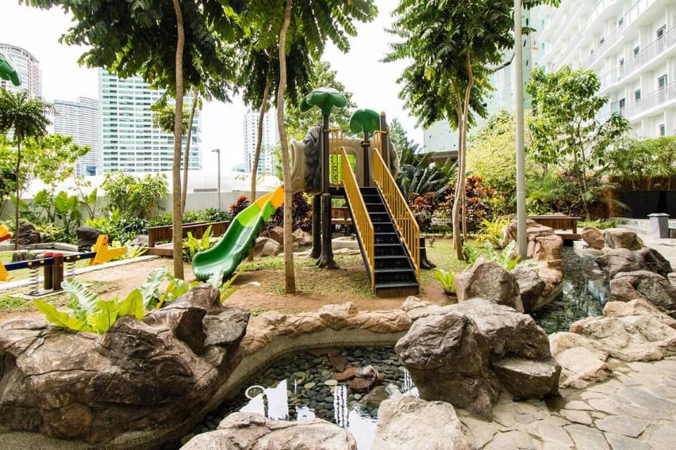 PROMO!! Waterfront View  @ Acqua w/ Hi-Speed Wifi Apartment in Mandaluyong