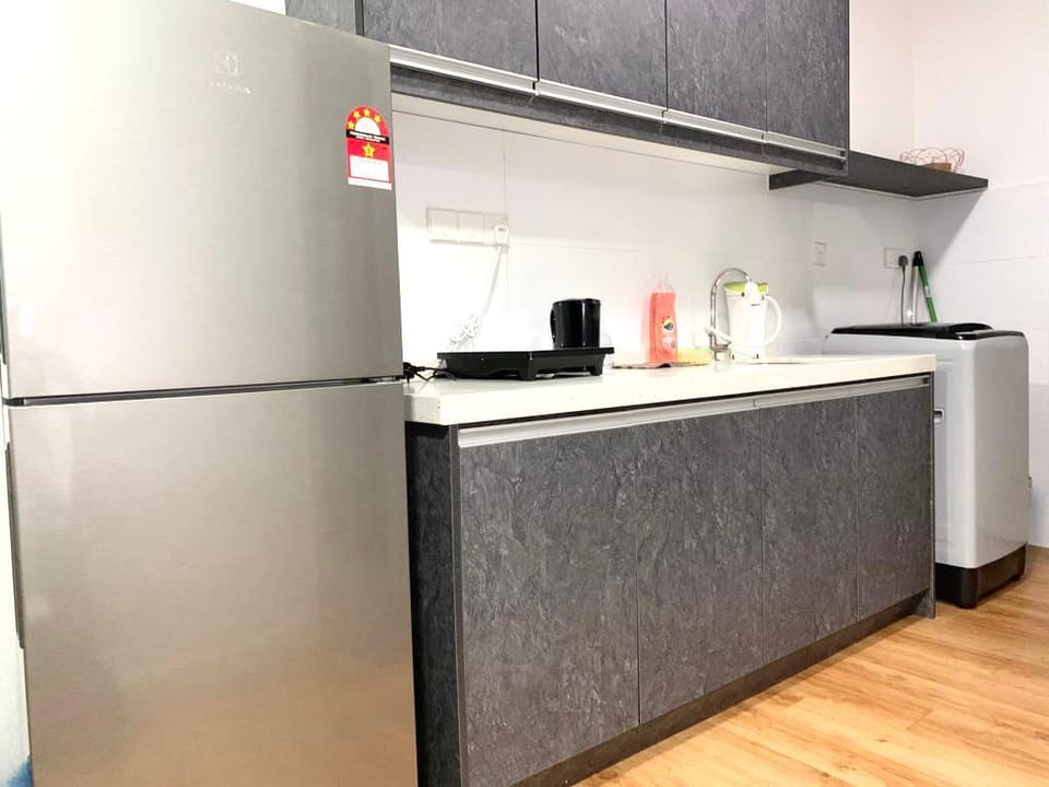 Utropolis (Nearby Airport & Highway) Wifi Apartment in Petaling Jaya