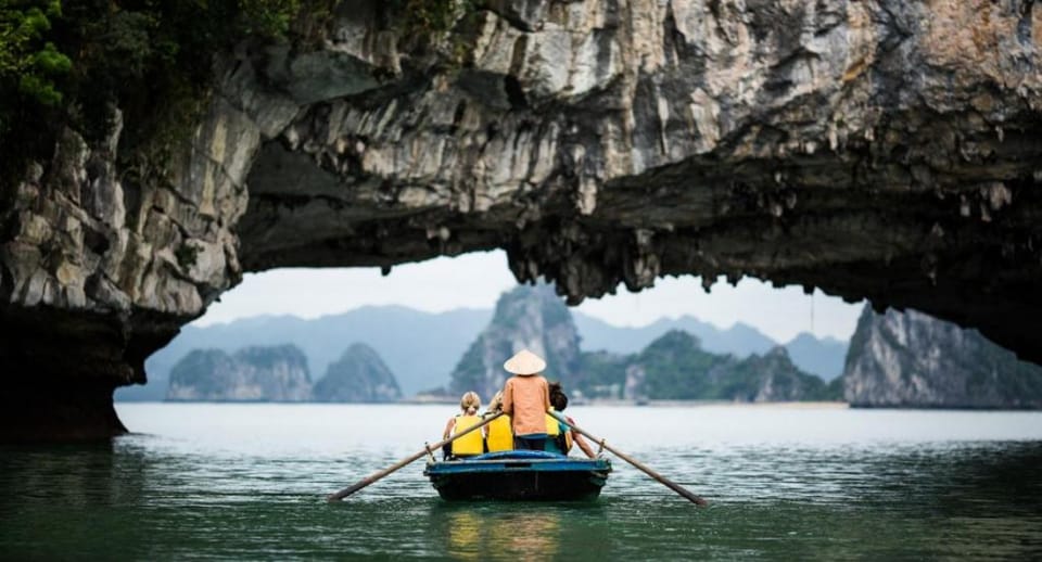 Ivy Apartment - Cozy 2-bedroom for Halong Getaway Apartment in Laos