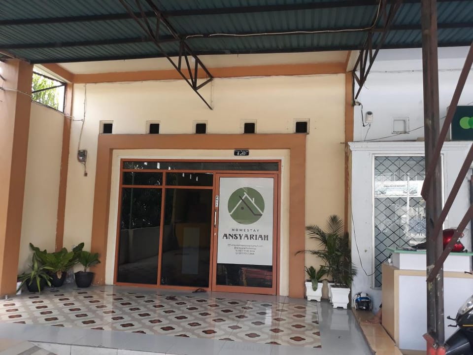 OYO 91162 Homestay Ansyariah Syariah Hotel in Indonesia