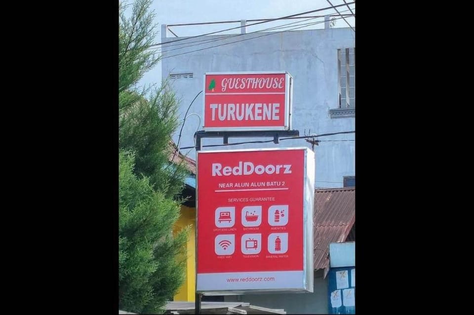 RedDoorz near Alun Alun Batu 2 Hotel in Batu