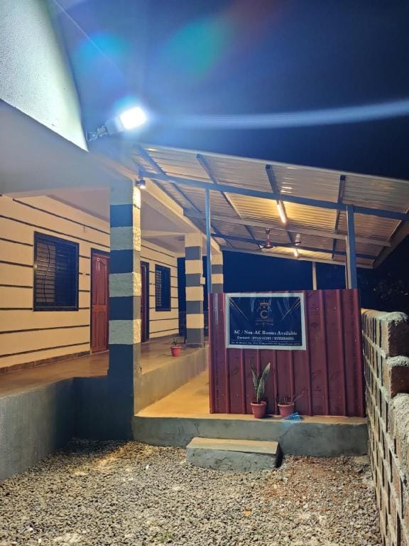 Crown hotel Hotel in Maharashtra