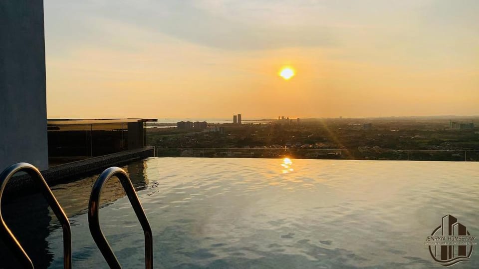 Malacca Sky Infinity Pool & View @ Jenryn Homestay Apartment in Malacca