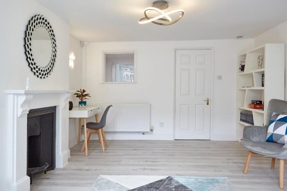 Stylish & spacious one-bedroom apartment Apartment in Bristol