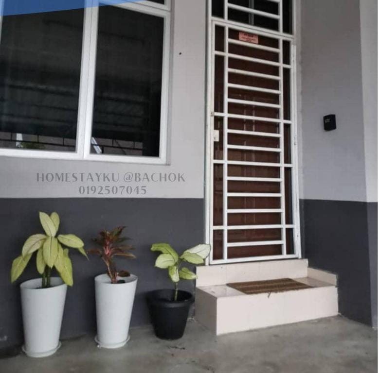 HomestayKu @Bachok 3R2B Near UMK/IKBN/Beaches Vacation rental in Malaysia