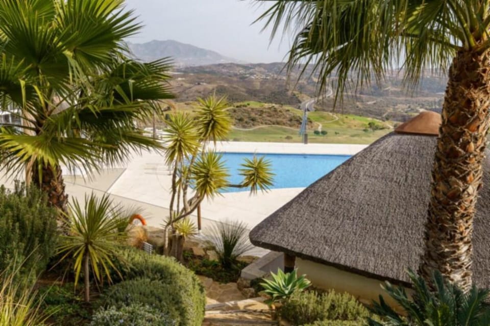 CT 130 - Los Cortijos - Golf & Sea Apartment in Sitio de Calahonda