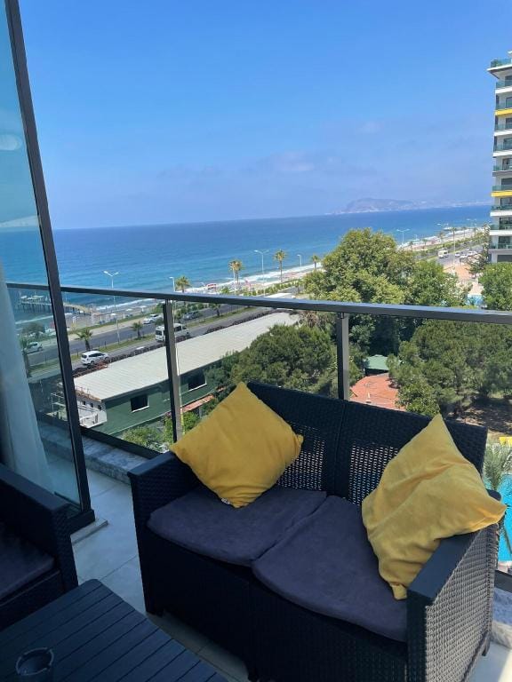 KONAK TWİN TOWERS FIRST LINE SEAVIEW 2+1 APARTMENT Apartment in Antalya Province
