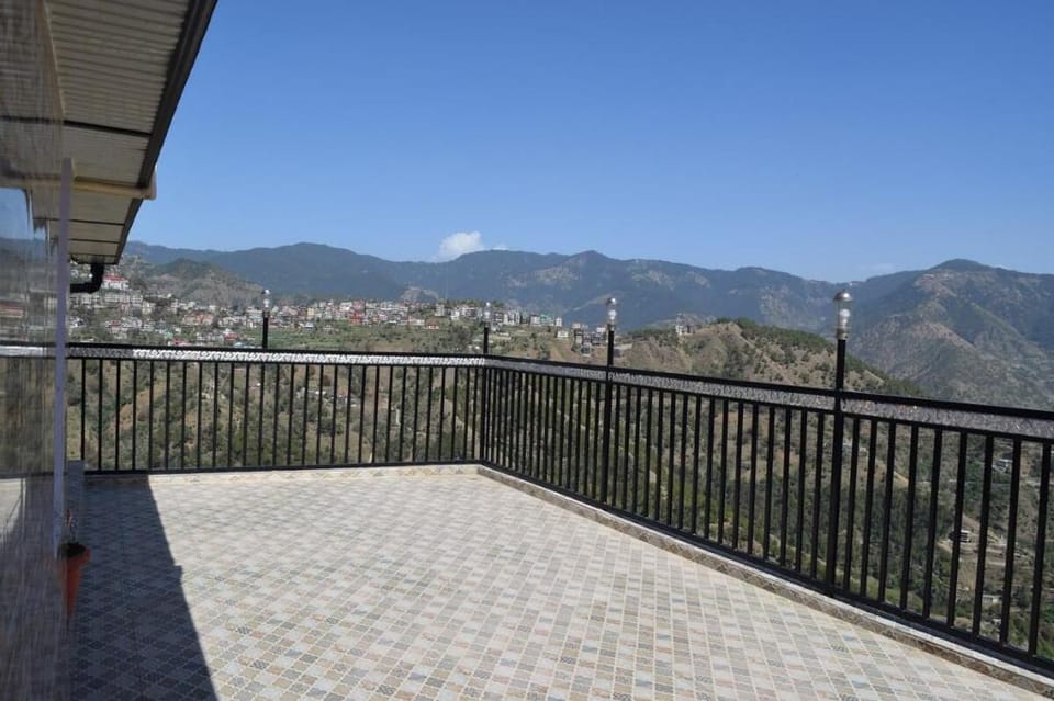 Lovely 2 Bedroom Apartment with mountain view Vacation rental in Shimla