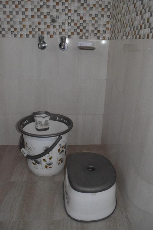 Bedroom with attached washroom & balcony Vacation rental in Shimla