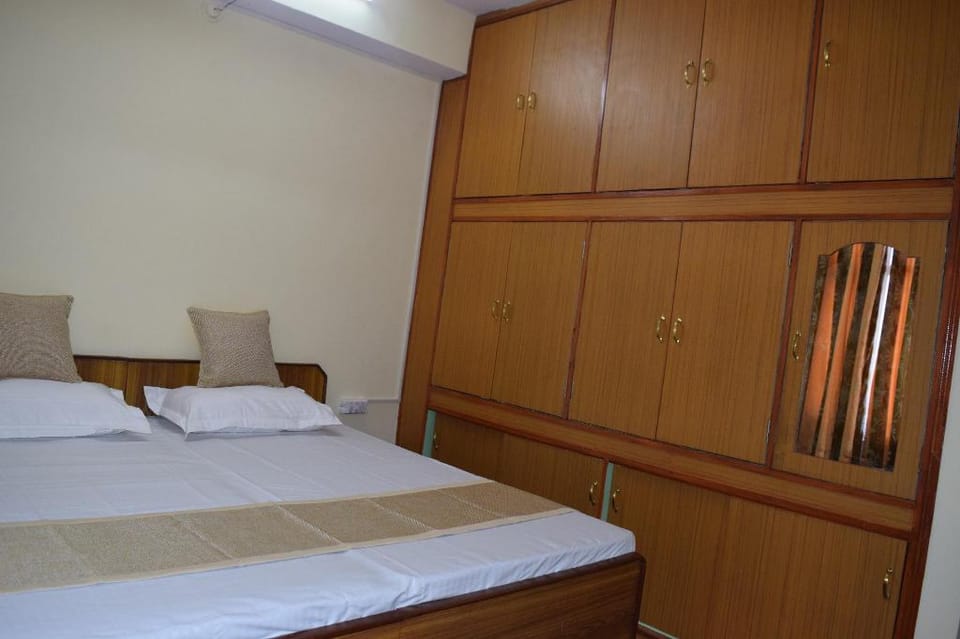 Bedroom with mountain view Vacation rental in Shimla