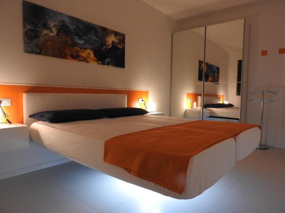 Blue Sky Garda Sunset Apartment in Malcesine