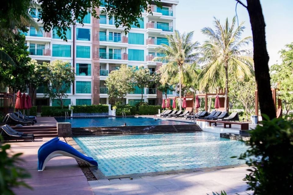 Amari Deluxe Pool View Apartment in Nong Kae