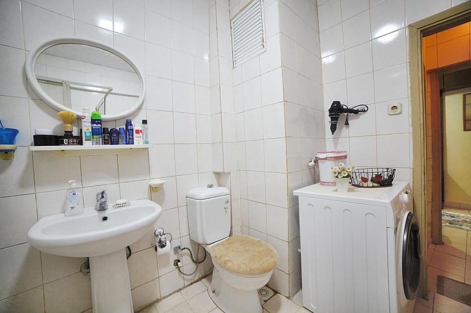Private Room Gungoren and Merter Textile Center Apartment in Istanbul