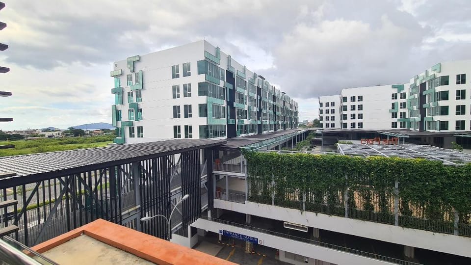 KK Aeropod [5B]/2 Queen Bed/Free Parking/Balcony Apartment in Kota Kinabalu