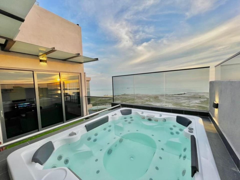 MJHolidayB2739{GloriousSeaview}PrivateJacuzziVilla Apartment in Malacca