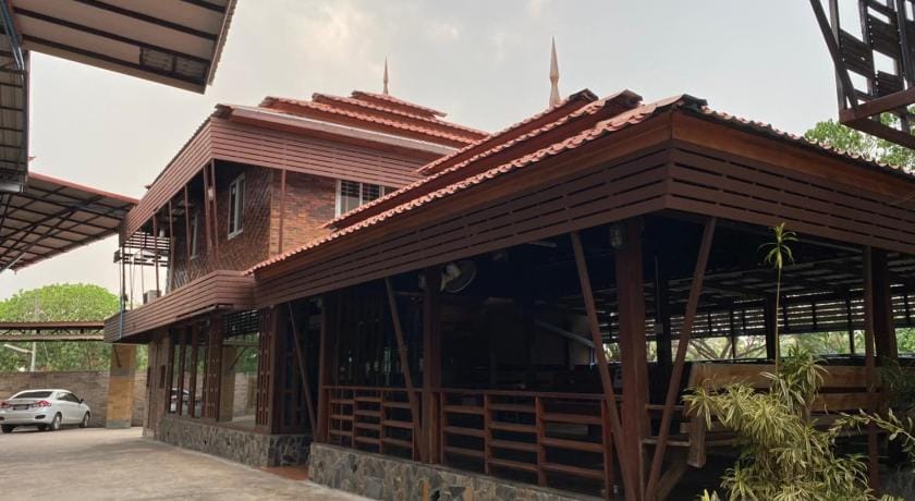 โรงแรมภูน้ำฟ้า - Phunumfha Hotel ชุมแพ Hotel in Laos
