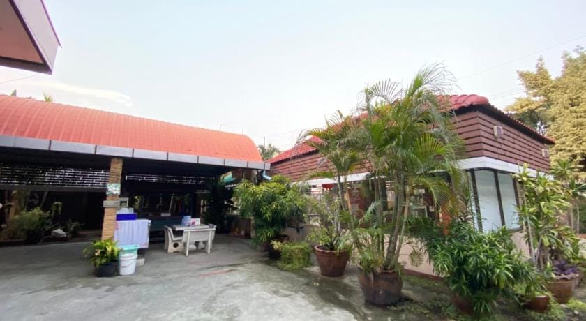 โรงแรมภูน้ำฟ้า - Phunumfha Hotel ชุมแพ Hotel in Laos
