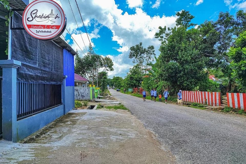 Shekinah Homestay & Cafe Waikabubak RedPartner Hotel in Indonesia