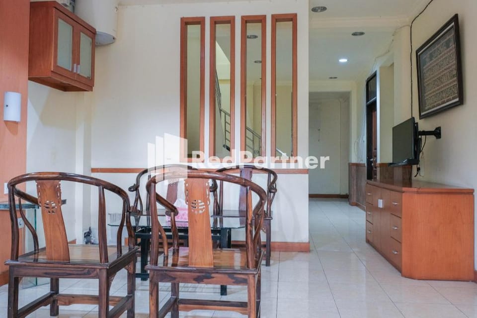 Vandhela Homestay Syariah 2 Mitra RedDoorz Vacation rental in Surabaya