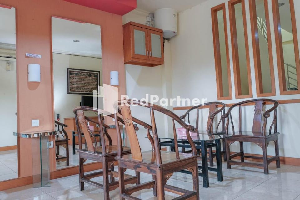 Vandhela Homestay Syariah 2 Mitra RedDoorz Vacation rental in Surabaya