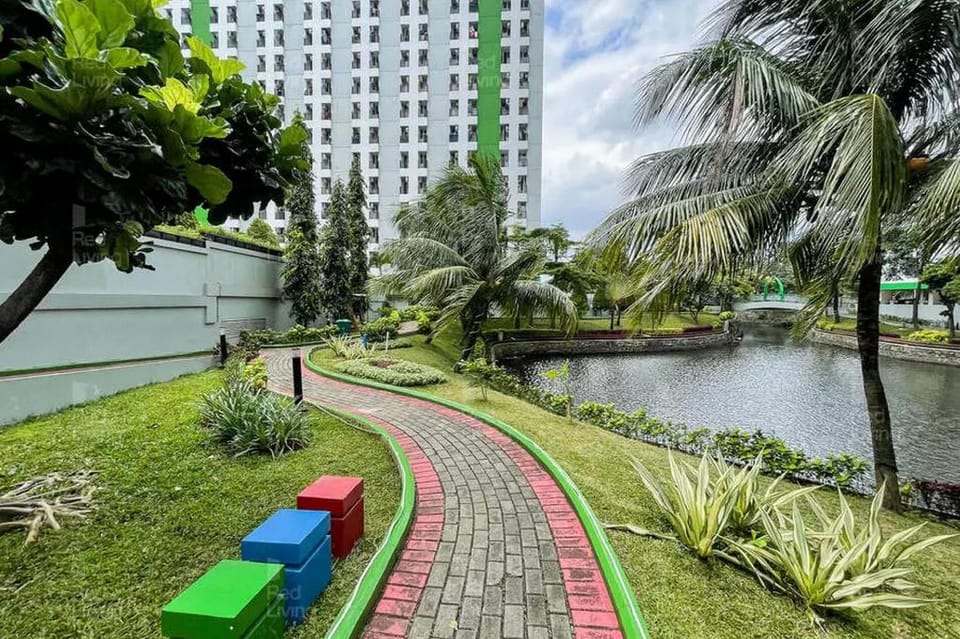 RedLiving Apartemen Green Lake View Ciputat CRI Room Tower E Apartment in South Jakarta City