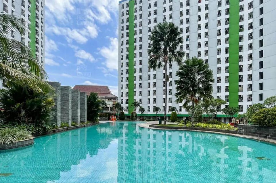 RedLiving Apartemen Green Lake View Ciputat CRI Room Tower E Apartment in South Jakarta City