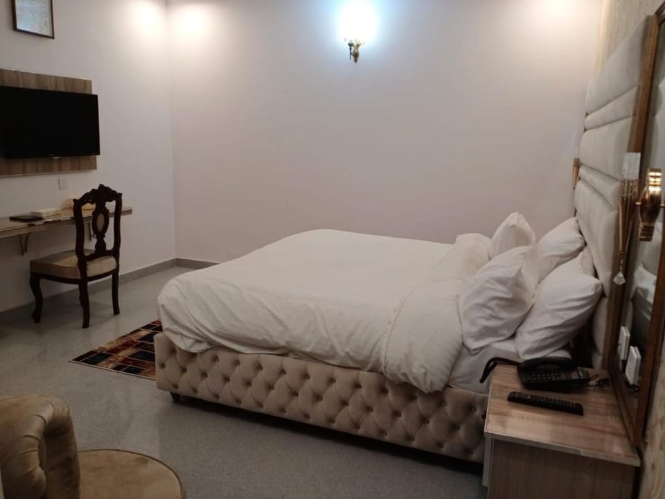 Neshaz Hotel & Suites Hotel in Lahore