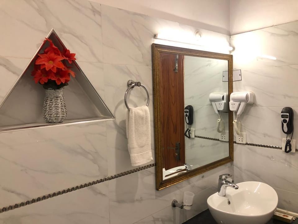 Neshaz Hotel & Suites Hotel in Lahore