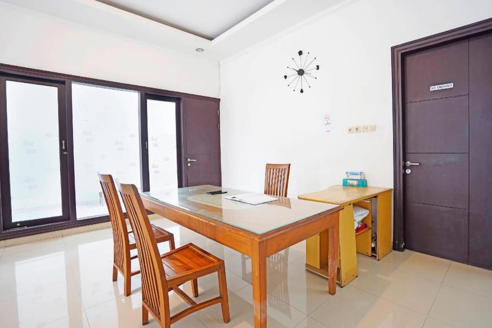OYO 91194 Manyar Residence Syariah Hotel in Surabaya
