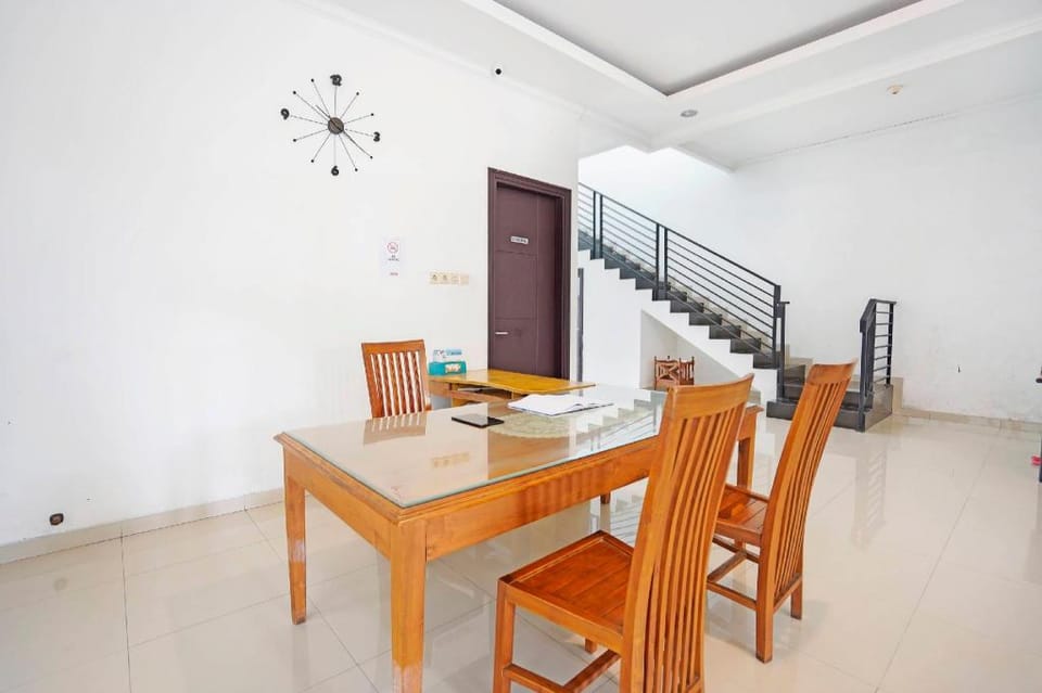 OYO 91194 Manyar Residence Syariah Hotel in Surabaya