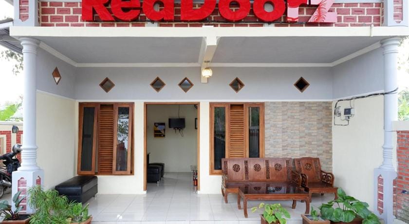 RedDoorz Syariah near Alun Alun Pacitan 2 Hotel in East Java
