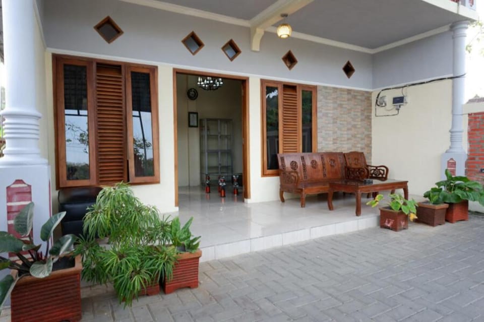 RedDoorz Syariah near Alun Alun Pacitan 2 Hotel in East Java