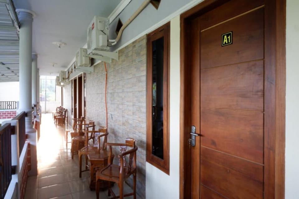 RedDoorz Syariah near Alun Alun Pacitan 2 Hotel in East Java