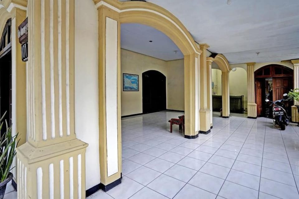 OYO 91198 Hotel Mahkota 2 Lamongan Hotel in East Java